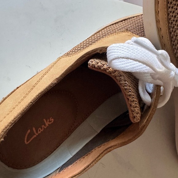 Clarks Men’s Tan Casual Slip-On Sneakers with White Laces main image 10